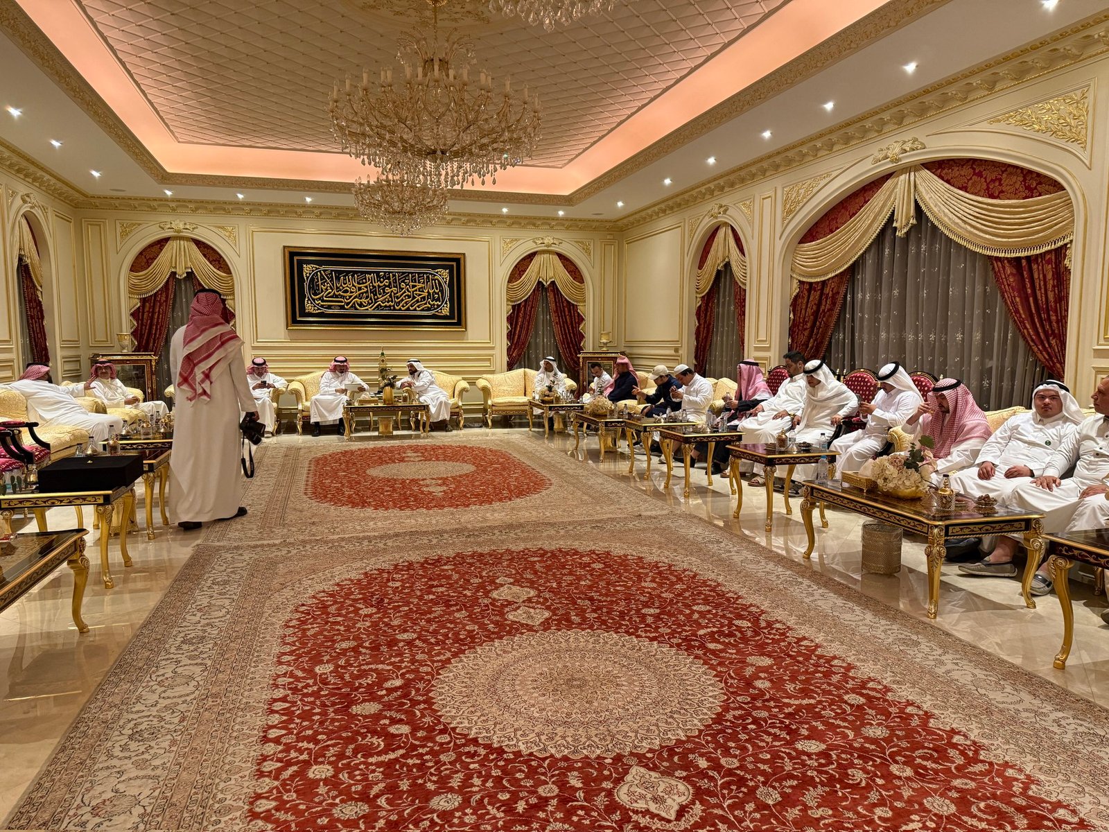 في لفتة مفعمة بالوفاء والدعم.. أبطال “متلازمة النجاح” في ضيافة الشيخ عبداللطيف العبداللطيف