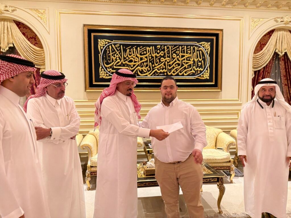 في لفتة مفعمة بالوفاء والدعم.. أبطال “متلازمة النجاح” في ضيافة الشيخ عبداللطيف العبداللطيف