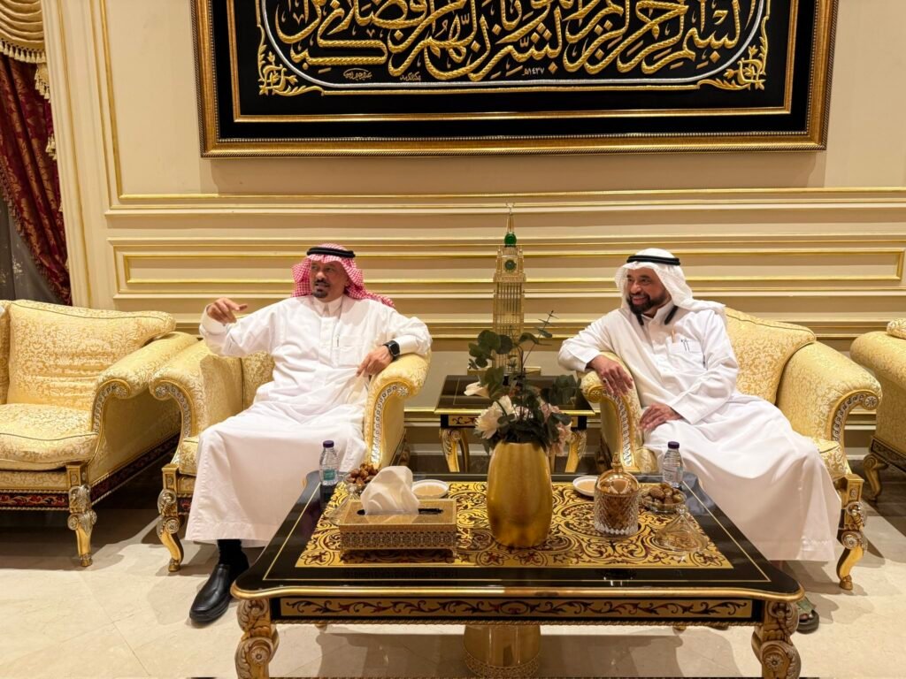 في لفتة مفعمة بالوفاء والدعم.. أبطال “متلازمة النجاح” في ضيافة الشيخ عبداللطيف العبداللطيف