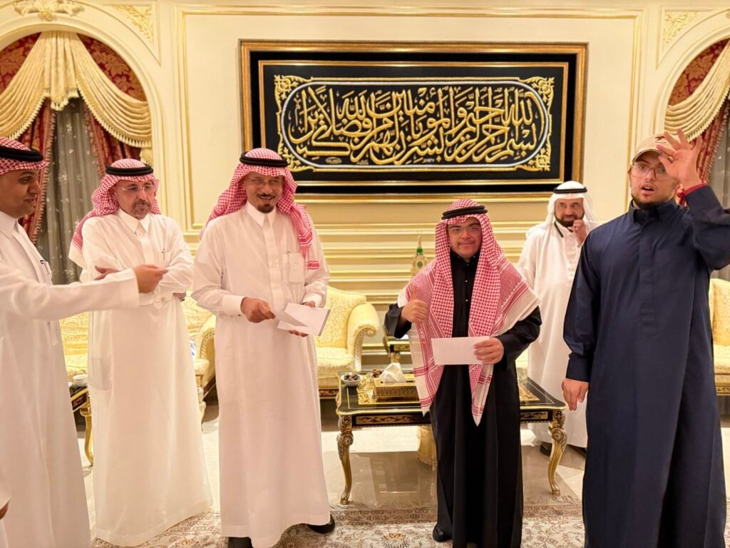 في لفتة مفعمة بالوفاء والدعم.. أبطال “متلازمة النجاح” في ضيافة الشيخ عبداللطيف العبداللطيف
