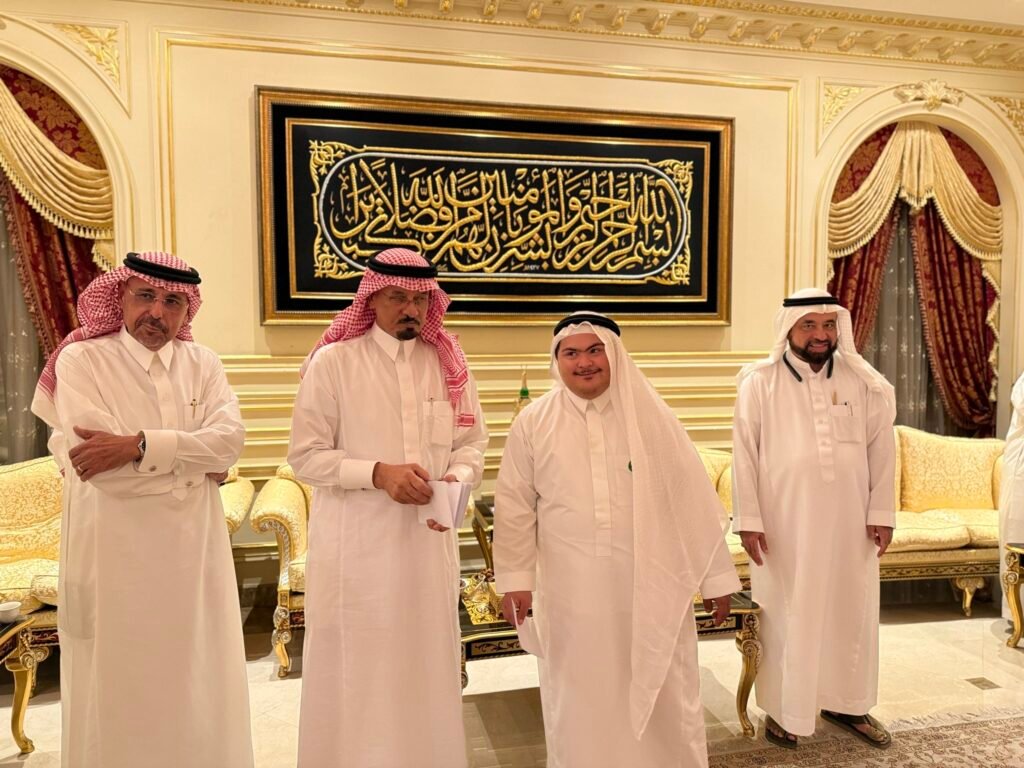 في لفتة مفعمة بالوفاء والدعم.. أبطال “متلازمة النجاح” في ضيافة الشيخ عبداللطيف العبداللطيف