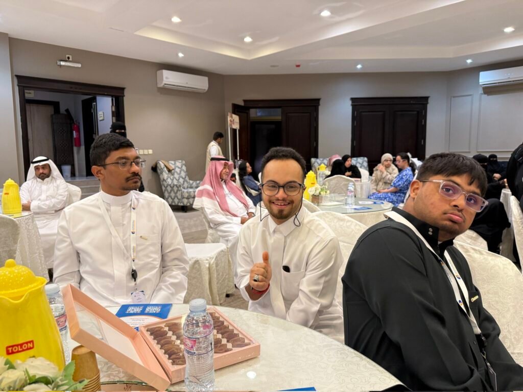 بمشاركة المسؤولين والأهالي.. جمعية “متلازمة النجاح” تحتفي بتخرج أبنائها وبناتها من البرنامج التأهيل الوظيفي بجدة