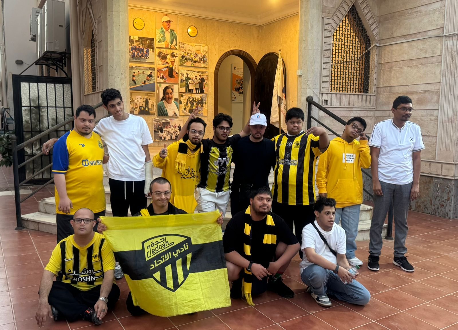 أبطالنا في مدرجات ملعب الأمير عبدالله الفيصل بدعوة من نادي الاتحاد