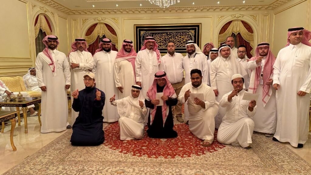 في لفتة مفعمة بالوفاء والدعم.. أبطال “متلازمة النجاح” في ضيافة الشيخ عبداللطيف العبداللطيف