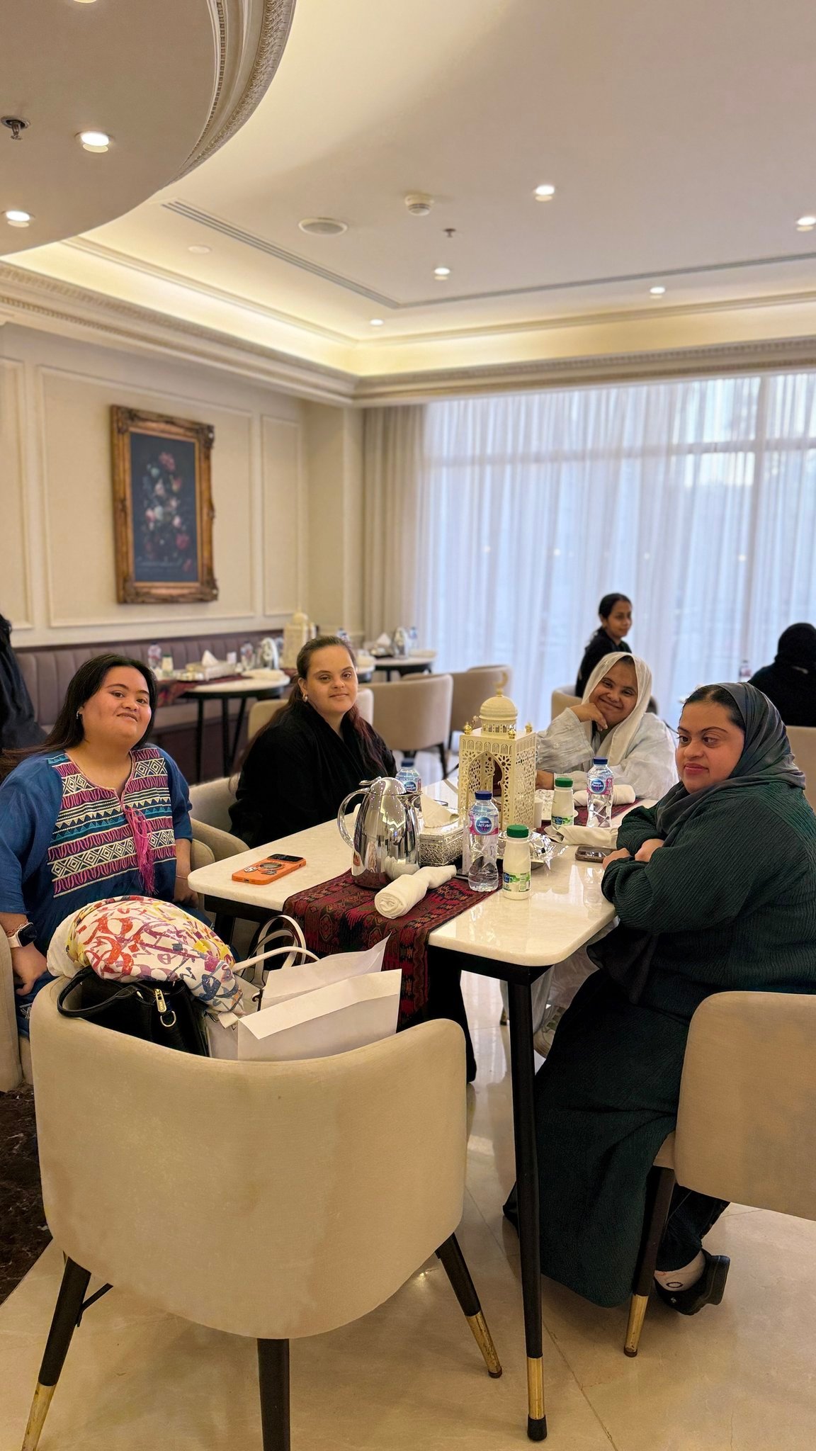 في أجواء روحانية مميزة.. “المنصة السعودية” تستضيف أبناء جمعية “متلازمة النجاح” على مائدة الإفطار بفندق سن ست
