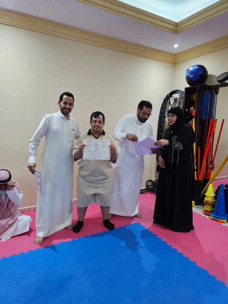 في لفتة داعمة .. أبناء الجمعية يطلعون على قصة نجاح البطل فارس