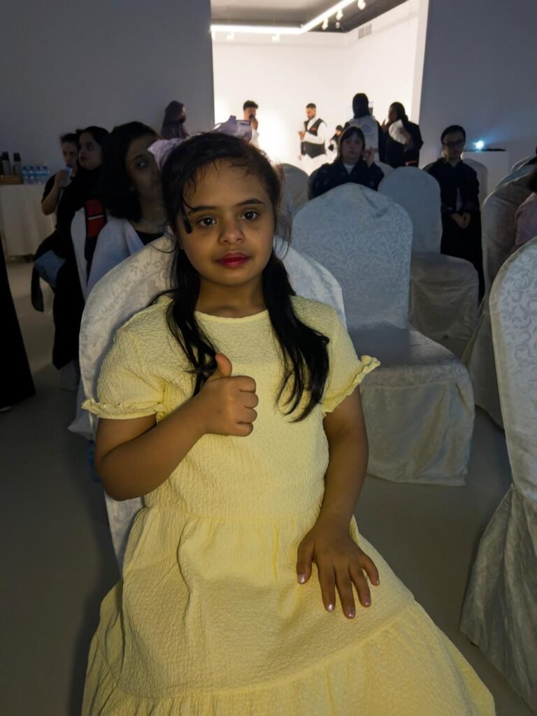 فتيات جمعية متلازمة النجاح يرسمن البهجة لمرضى الكلى في مبادرة ” حنية “