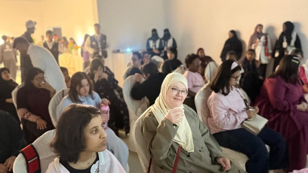 فتيات جمعية متلازمة النجاح يرسمن البهجة لمرضى الكلى في مبادرة ” حنية “